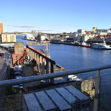 Daire Toppleilighet I Damsgardsundet